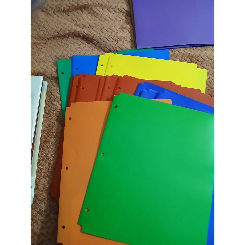 Lot of 15 Pen+Gear Plastic Pocket Folders 3 Prong Holes Assorted Colors New